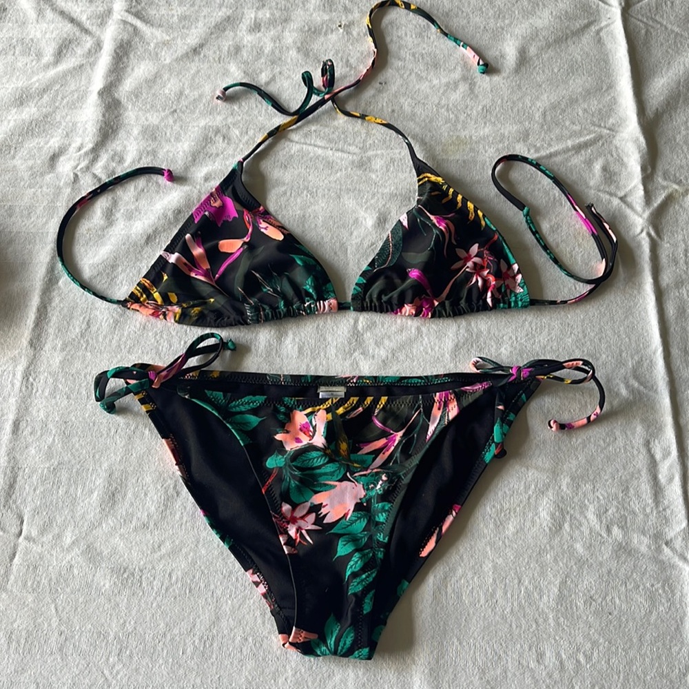 Size small top, medium bottoms tropical bikini excellent condition